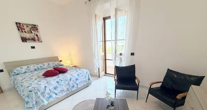 A Pochi Kilometri dal Mare di Sabaudia e dal Parco del Circeo, Piscina Esterna