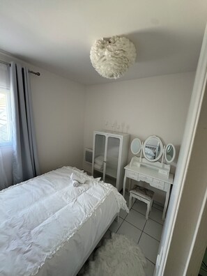 1 bedroom, iron/ironing board, bed sheets