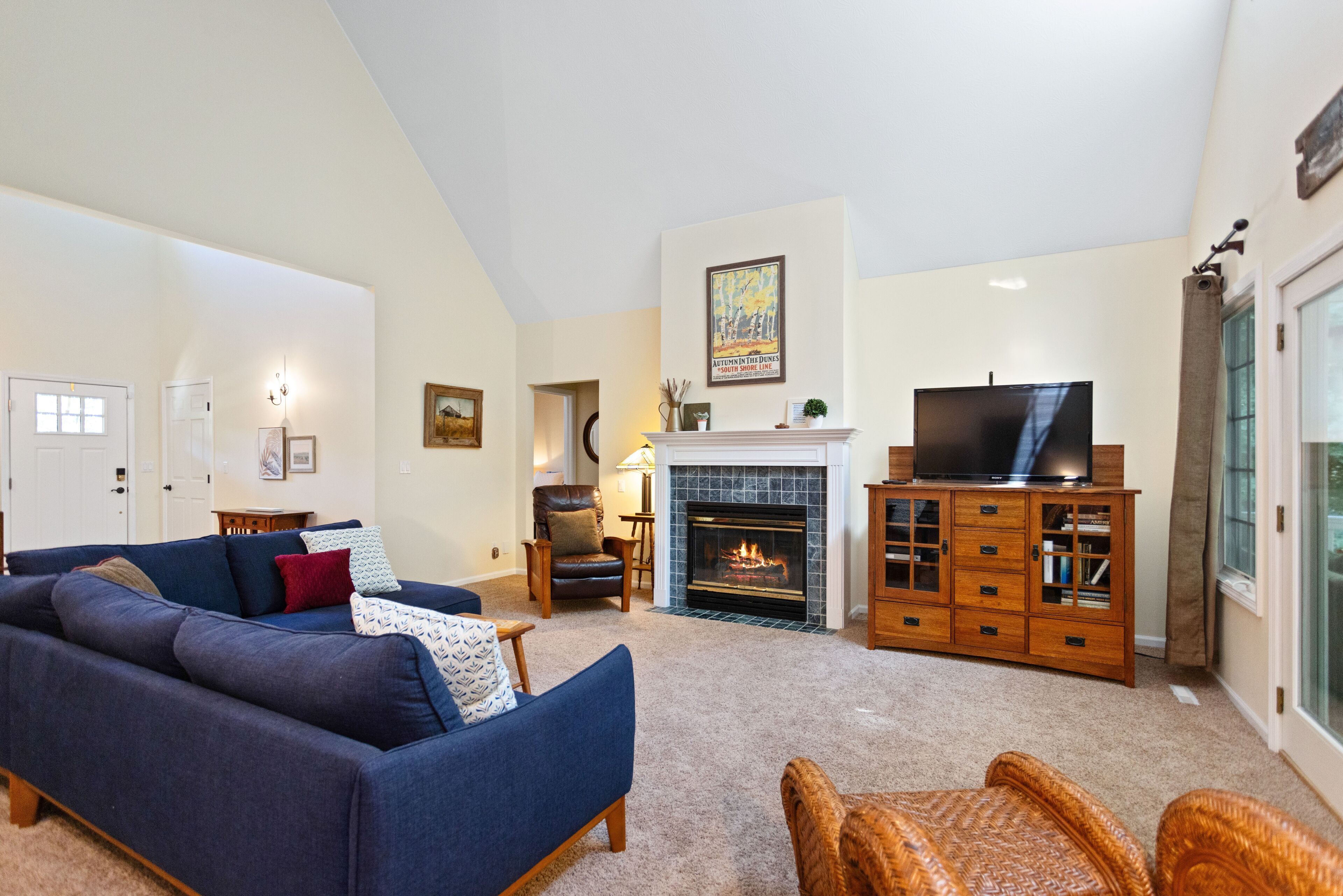 TV connectée, lecteur de DVD, livres