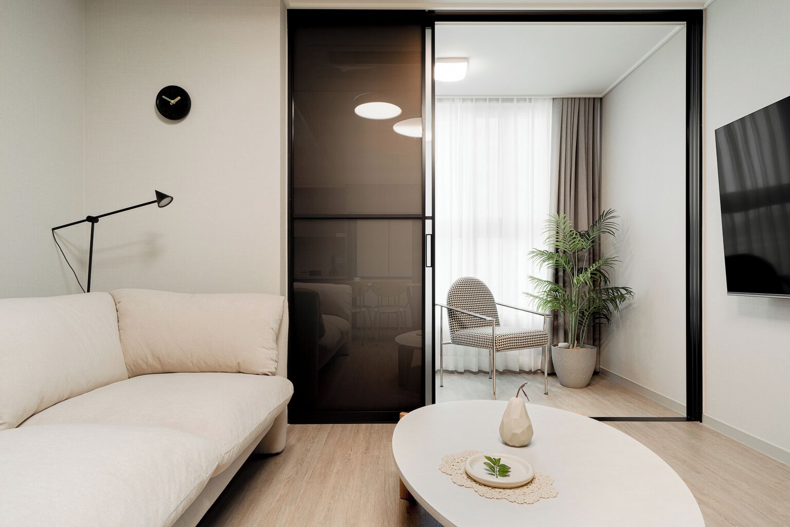 55-inch TV with cable channels, heated floors