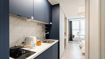 Studio Harbor Ocean | Private kitchenette