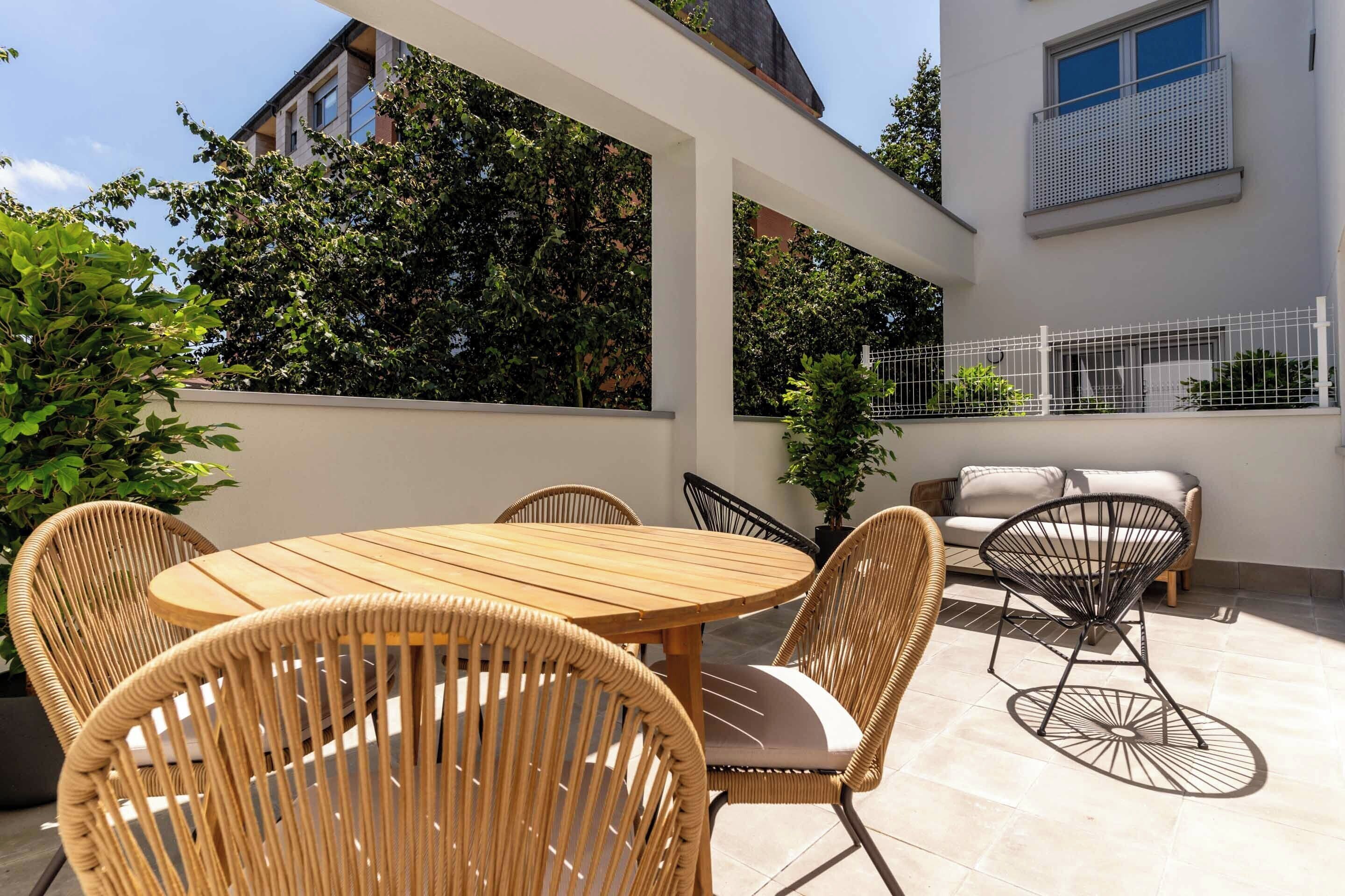 One-Bedroom Comfort Apartment + Patio | Terrace/patio