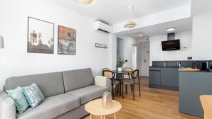 Apartemen, 1 kamar tidur, balkon | Area keluarga