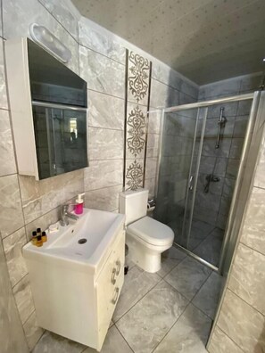 تجهيزات دش، مجففات شعر، مناشف، صابون