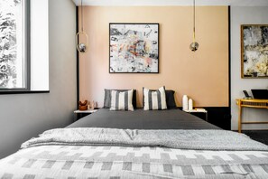 3 bedrooms, desk, iron/ironing board, travel crib