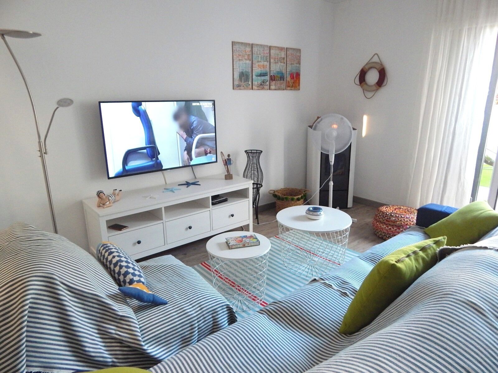 4 makuuhuonetta, silitysrauta/-lauta, vuodevaatteet