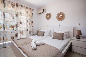 3 quartos, cofres nos quartos, ferros/tábuas de passar roupa