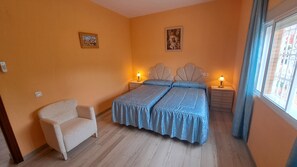 4 slaapkamers, een strijkplank/strijkijzer, wifi, beddengoed