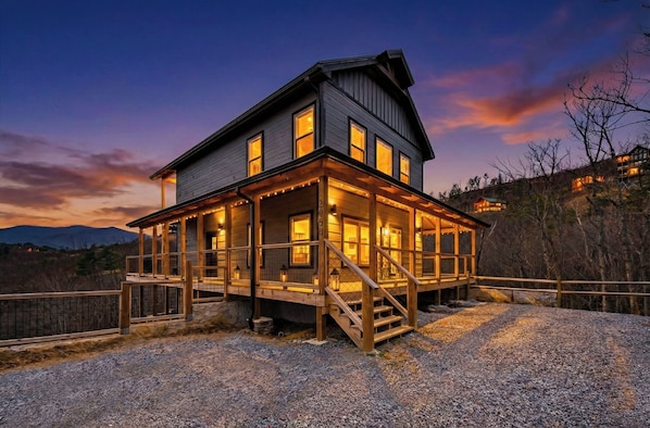 Unclassified image, 1 of 165, button