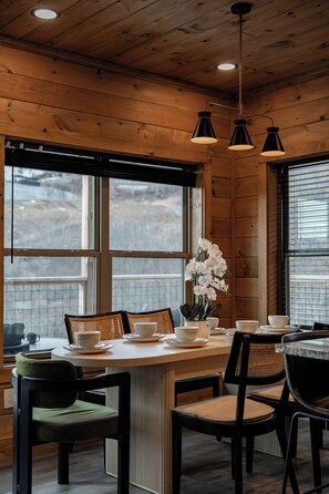 Dining - Indigo Haven: Luxury Mountain Retreat w/ Private Gym, Sauna & Panoramic Views (Sevierville)
