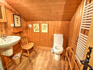 Bathroom - Luxury chalet near Morzine, 6 bedrooms, garage, WIFI (Morzine)