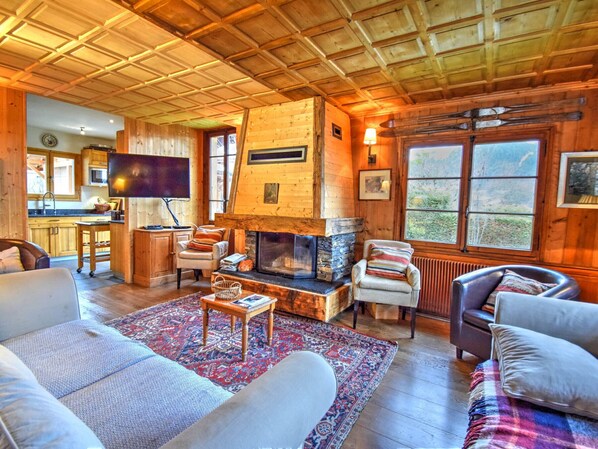 TV, fireplace - Luxury chalet near Morzine, 6 bedrooms, garage, WIFI (Morzine)