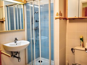 Bathroom - Central studio in Morzine with WiFi and parking (Morzine)