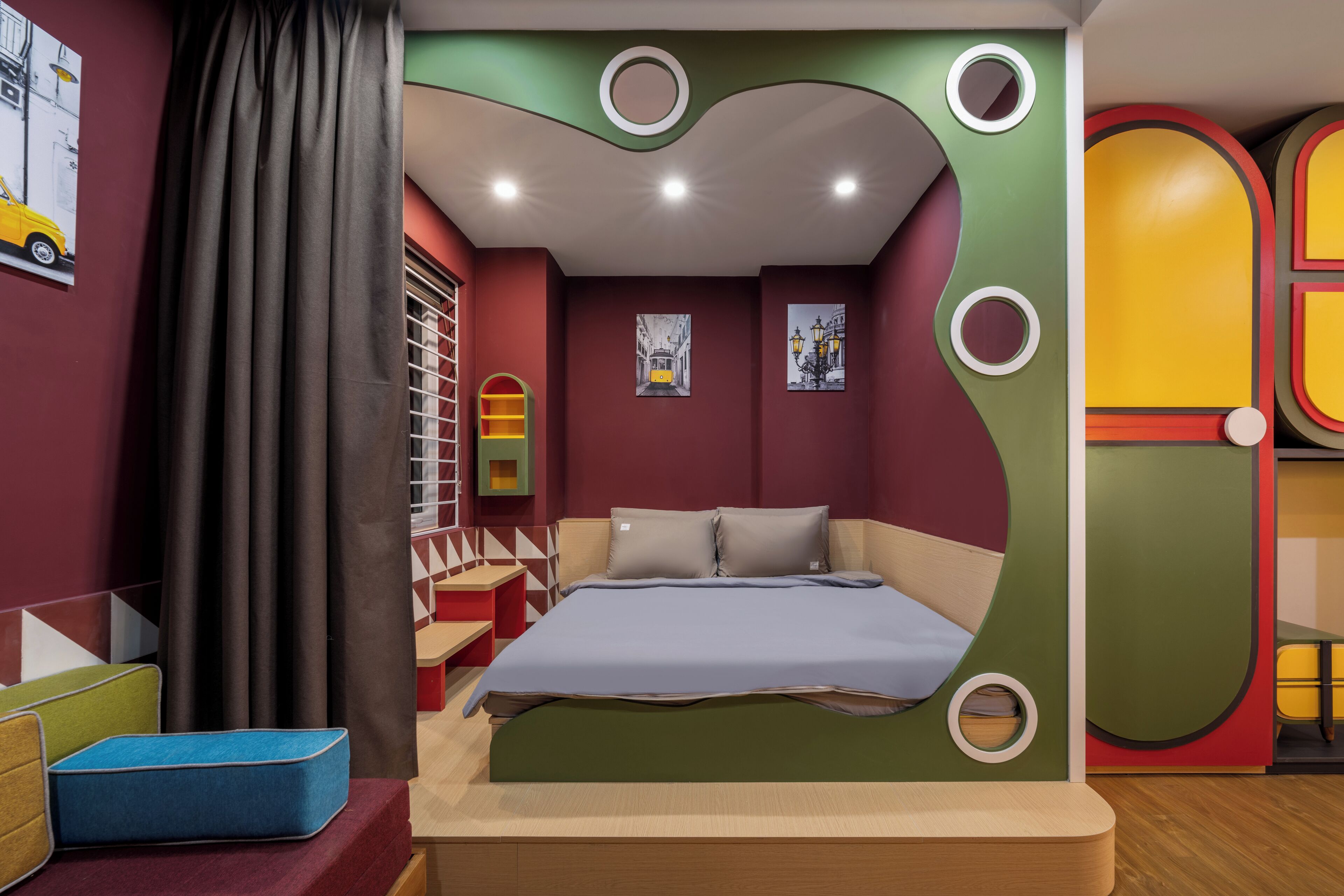 Deluxe Studio, 1 King Bed | Premium bedding, individually decorated, blackout curtains