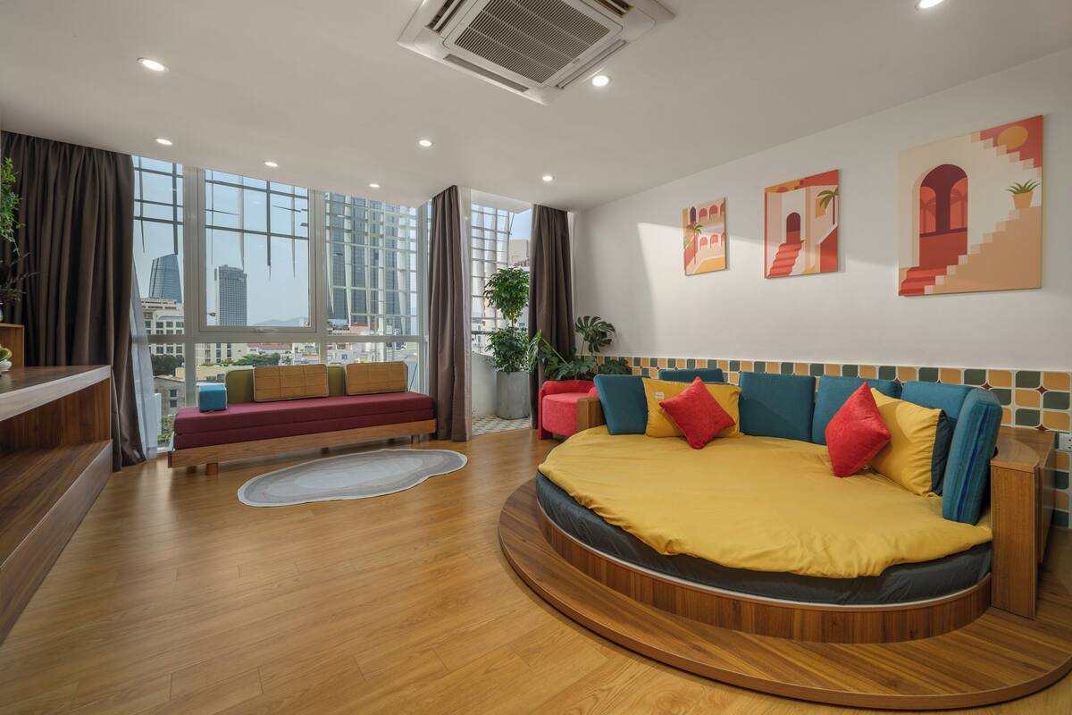 Habitación urbana, varias camas, balcón | Vista a la ciudad