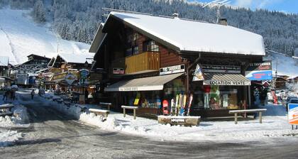 Spacious apartment in Morzine center with private garage