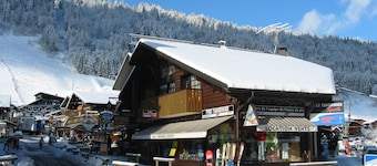 Spacious apartment in Morzine center with private garage