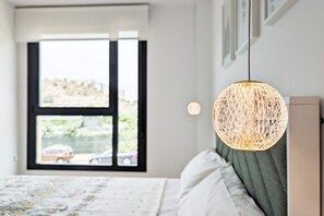 WiFi, bed sheets
