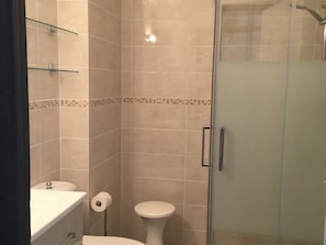 Bathroom - Studio with southwest-facing balcony, parking, pets allowed, 300m from center (Morzine)