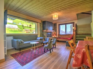 TV, fireplace - Spacious chalet near slopes, Morzine, for 11 people (Morzine)