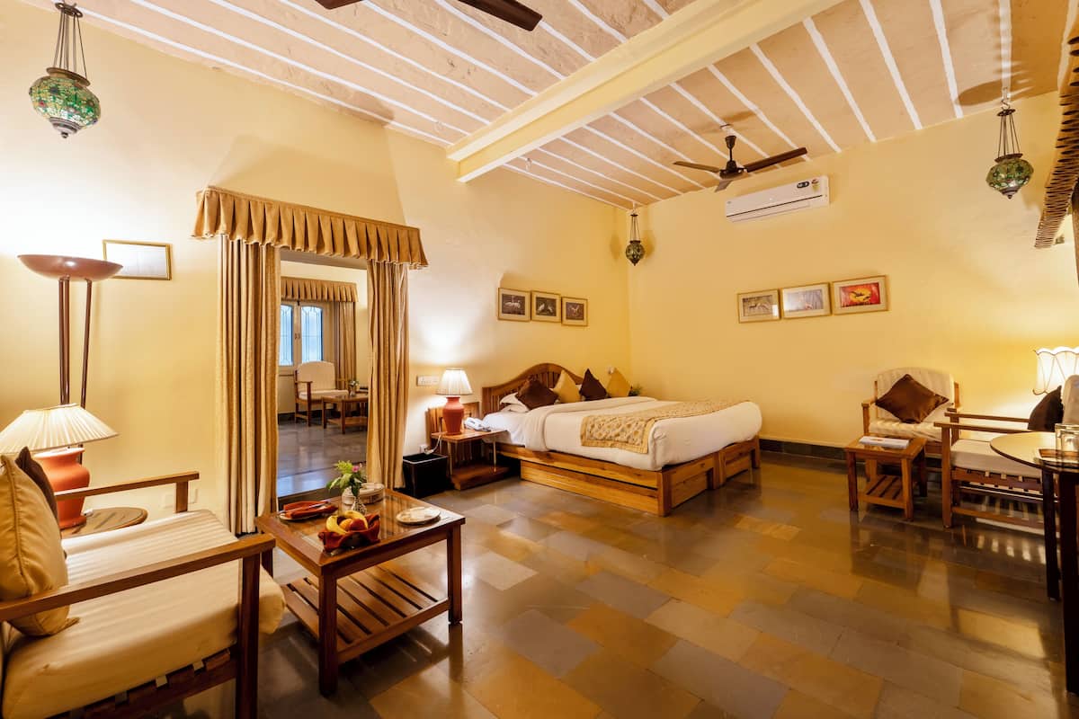 Suite, Balcony | WiFi (free), bed sheets
