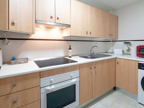 Coffee/tea maker, fridge, microwave, oven - "Charming New Apartment in the Heart of Historic Cordoba" (Córdoba)