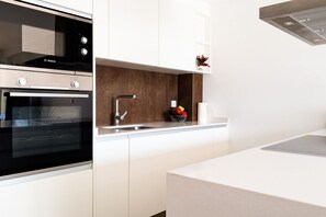Microonde, forno, piano cottura, lavastoviglie