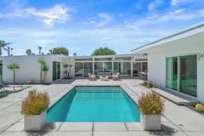 Pool - Simply Modern - Palm Springs Paradise: Your Private Poolside Retreat Awaits (Palm Springs)