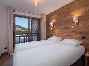 2 bedrooms, free WiFi, bed sheets - Modern Apartment in Courchevel Center with Parking and WIFI (Courchevel 1650)