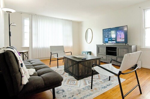 Eggert - Lower · 2BR apartment near UB, Niagara Falls & Buffalo