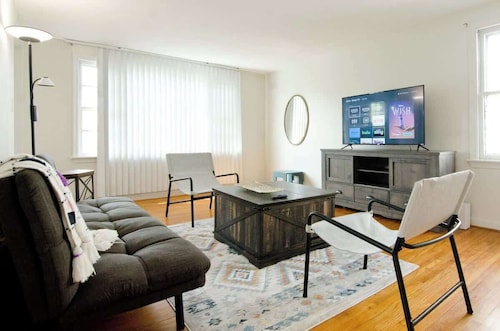 Eggert - Lower · 2BR apartment near UB, Niagara Falls & Buffalo