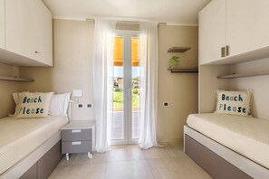 3 slaapkamers, een strijkplank/strijkijzer, reisbedje, gratis wifi