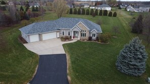 Exterior - Spacious house in great location (Neenah)