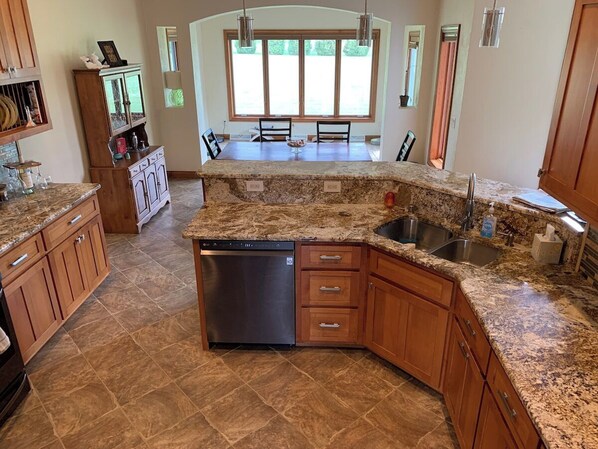 Private kitchen - Spacious house in great location (Neenah)