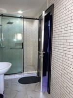 Classic Single Room | Bathroom | Shower, rainfall showerhead, towels, soap
