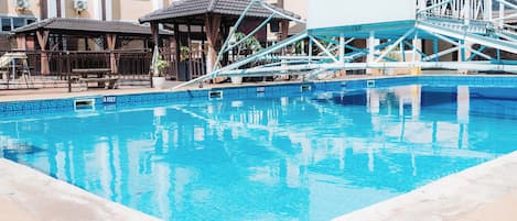 Outdoor pool, free pool cabanas, pool umbrellas