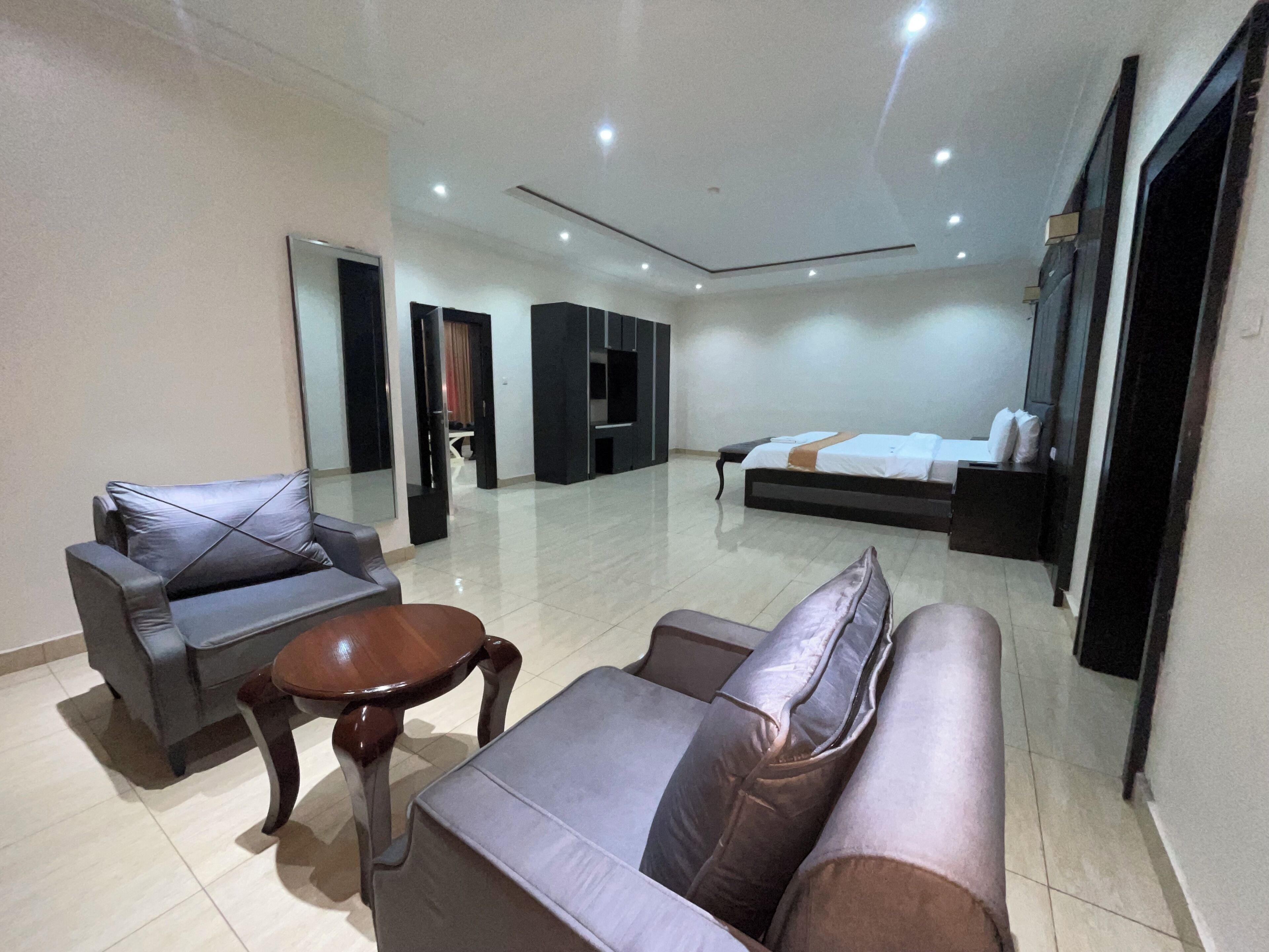 Presidential Suite, 1 King Bed, Kitchen, Pool View | In-room safe, desk, laptop workspace, blackout drapes