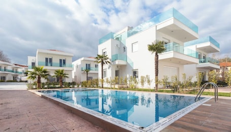 Pool. Acrotel Porto Brava Luxury Villas