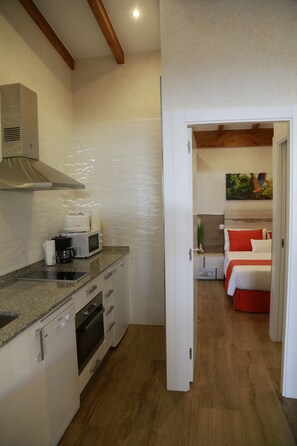 Fridge, microwave, oven, stovetop - Apartamento Totalmente Nuevo con Piscina Cubierta y Cerca de Varias Playas (Miengo)