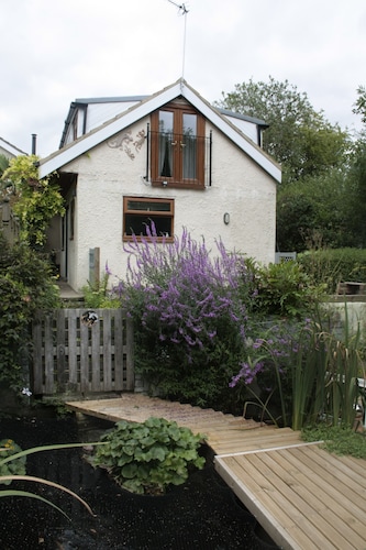 Cottage with beautiful views - Dog friendly (cosy and tranquil)