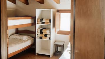 9 bedrooms, travel crib, WiFi, bed sheets