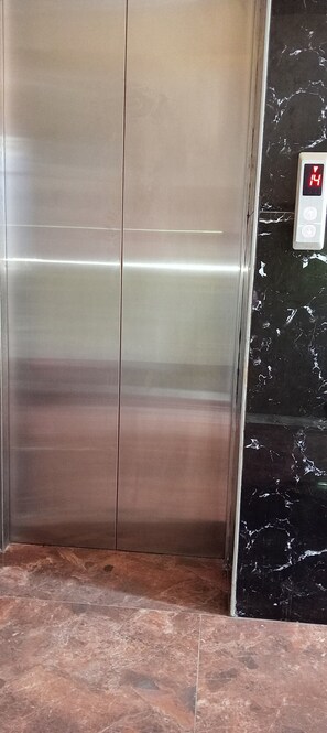 Lift - Lux Suites Moonlight Luxury Apartments (Mombasa)