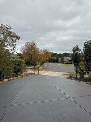 Property grounds - Looking for a relaxed escape? A perfect spot for the whole family to unwind. (Gisborne)