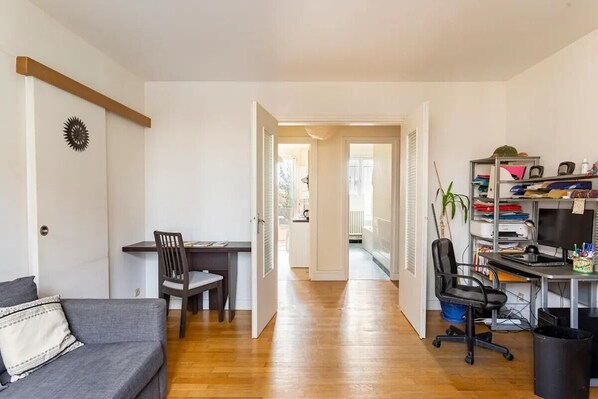 Living area - Appartement F3 Avec Terrasse et Stationnement Gratuit Proche Paris et Aéroport (Choisy-le-Roi)