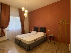 2 bedrooms, iron/ironing board, travel cot, free WiFi