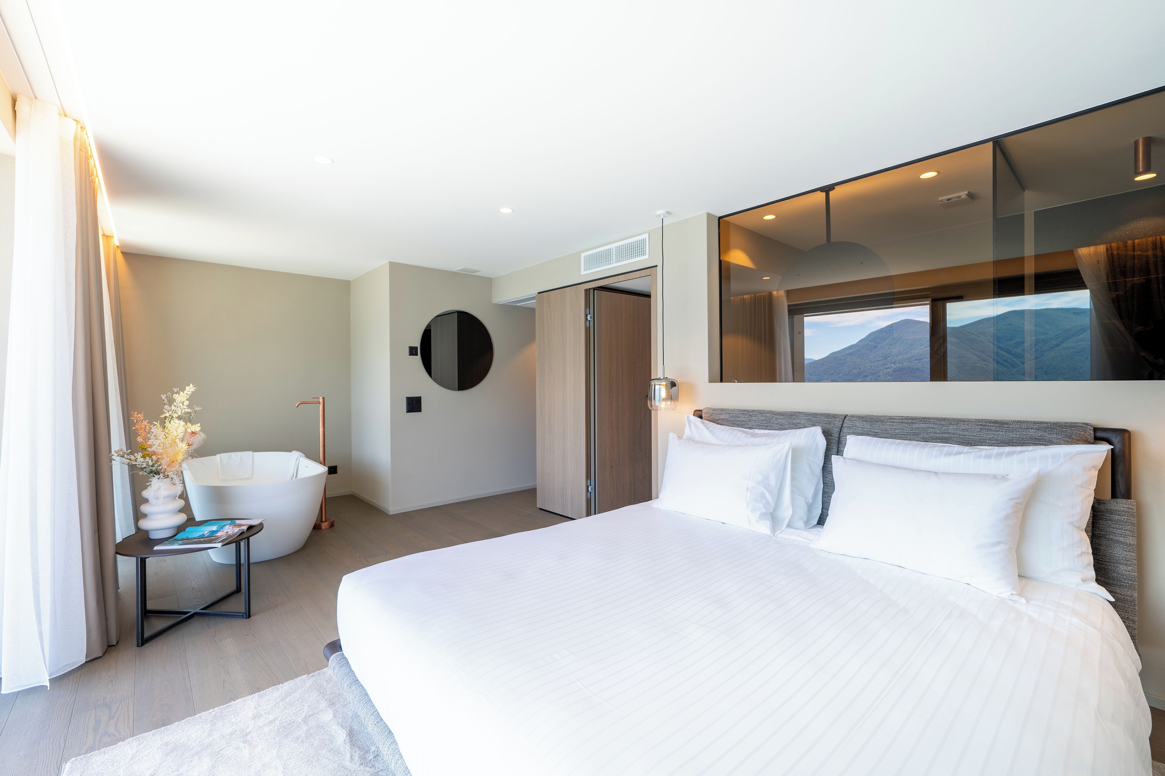 Romantic Studio Suite, Private Bathroom, Lake View | Minibar, individually decorated, desk, free WiFi