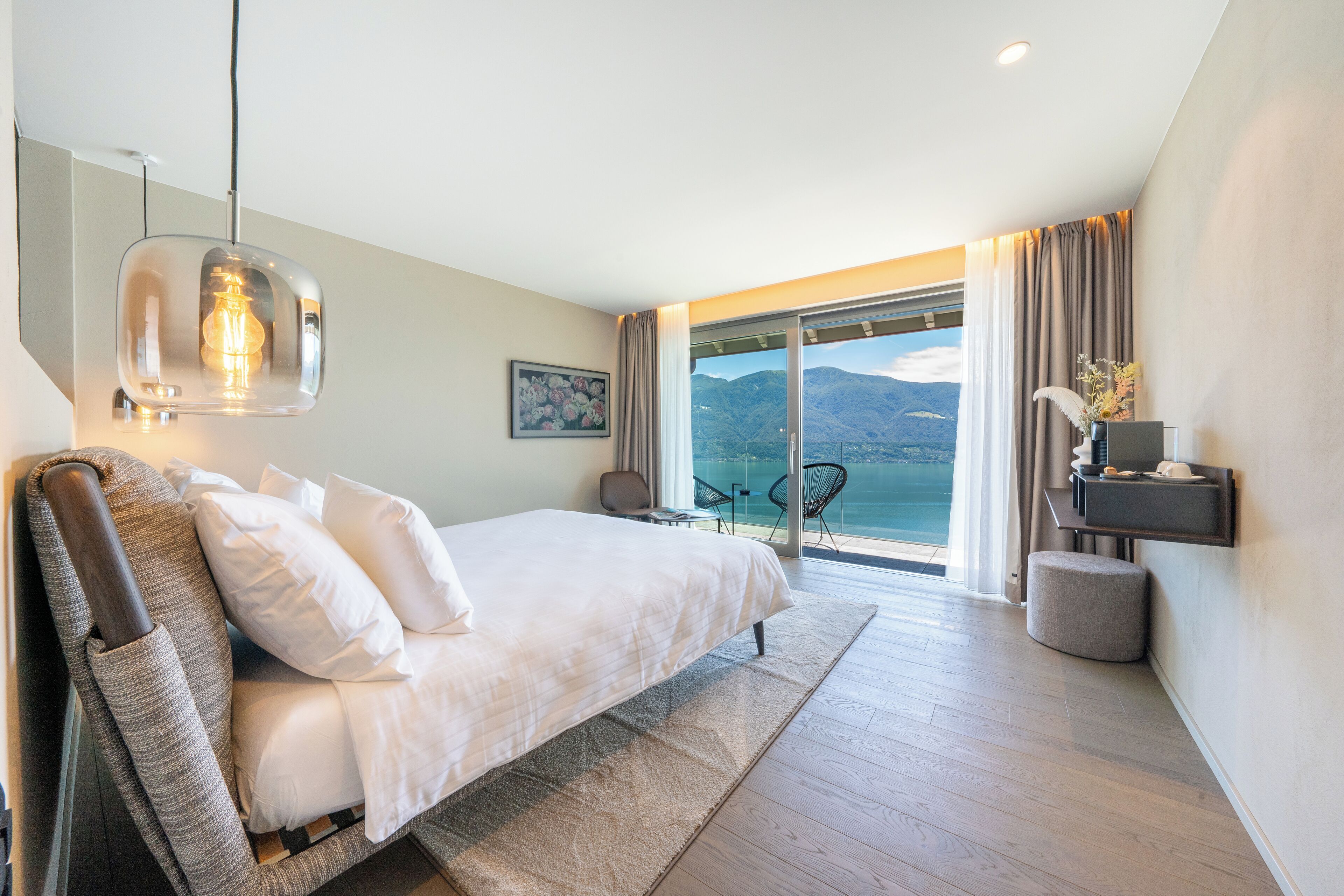 Deluxe Room, Private Bathroom, Lake View | Minibar, individually decorated, desk, free WiFi