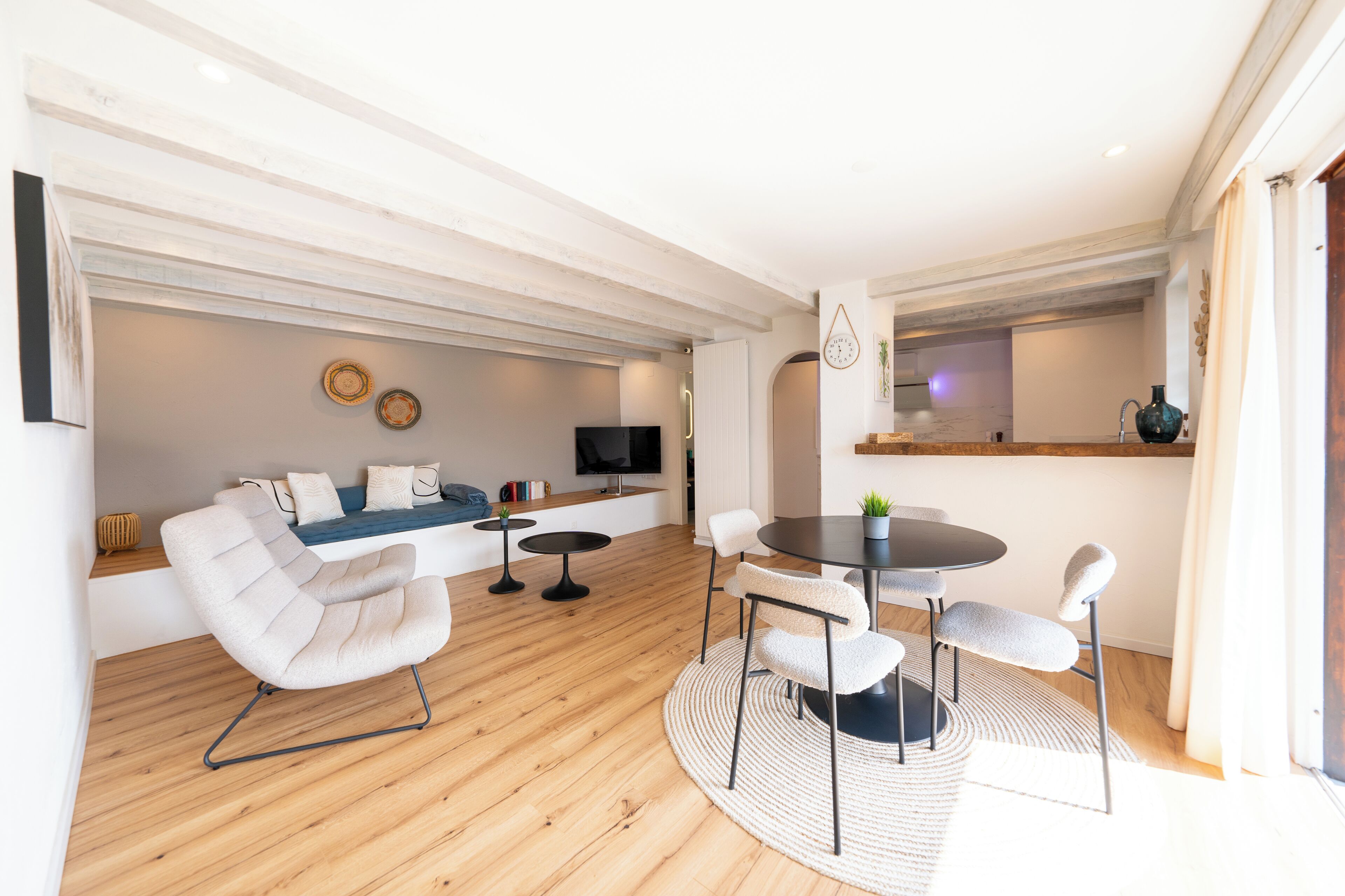 Leilighet – deluxe | Oppholdsområde | Smart-TV