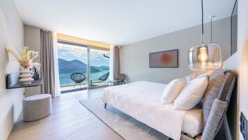 Deluxe Studio Suite, Private Bathroom, Lake View | Minibar, individually decorated, desk, free WiFi