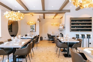 Breakfast, lunch, dinner served; ocean views - Boutique Hotel Elisabetta (Ronco sopra Ascona)